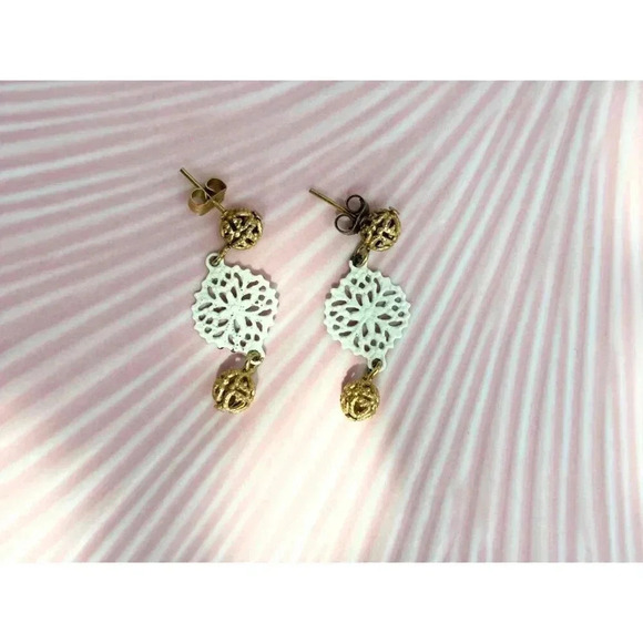 Vintage White Enamel Snowflake Gold Toned Dangle Geometric Post Back Earrings - Picture 2 of 9